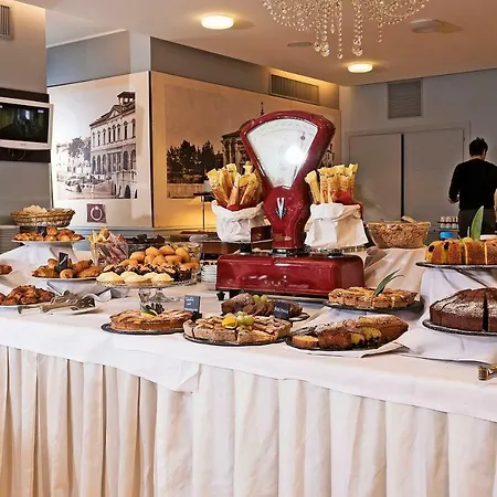 マッジョール コンシーリオ ホテル 4*